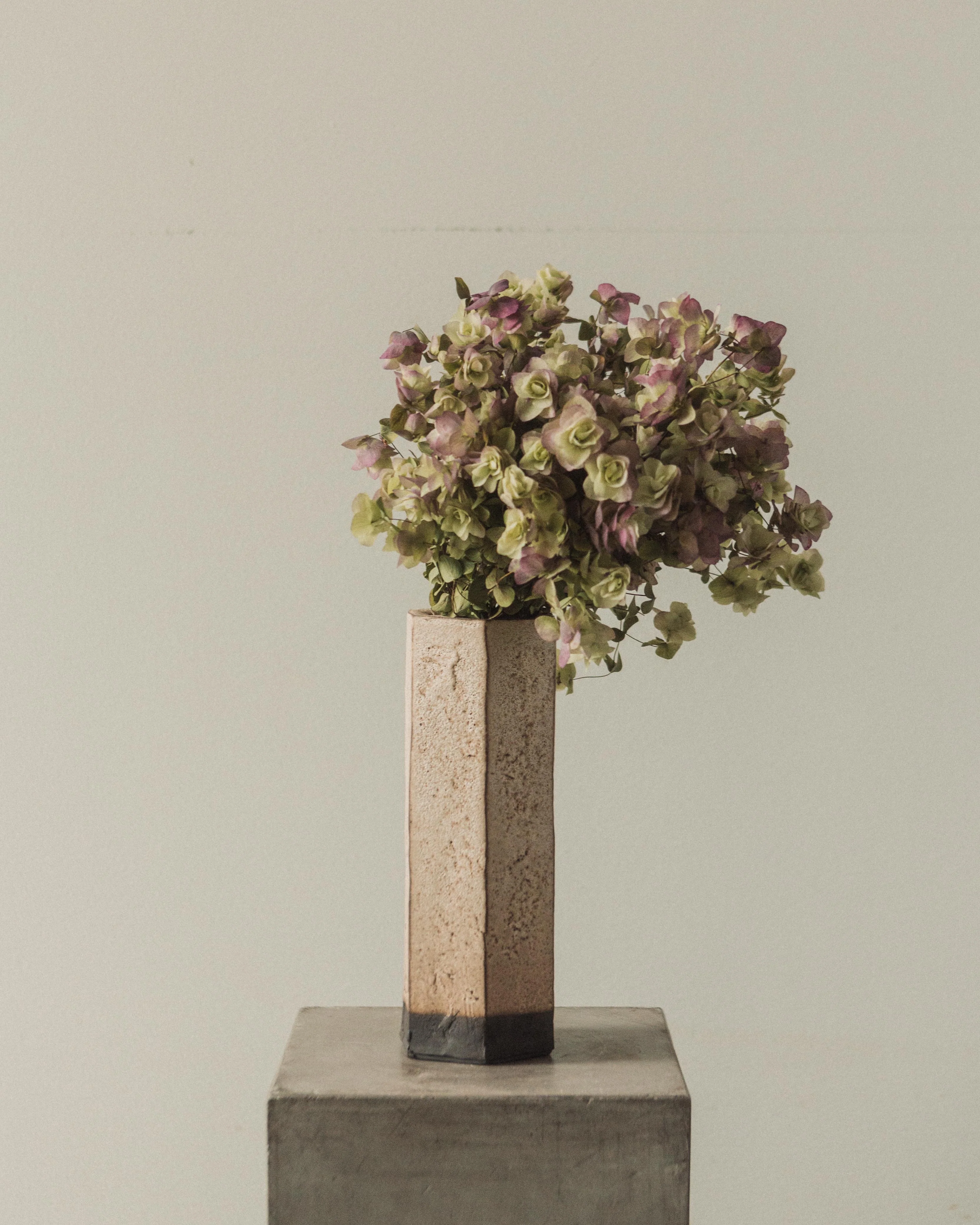 Ayame Bullock 6-sided Vase - Image 2