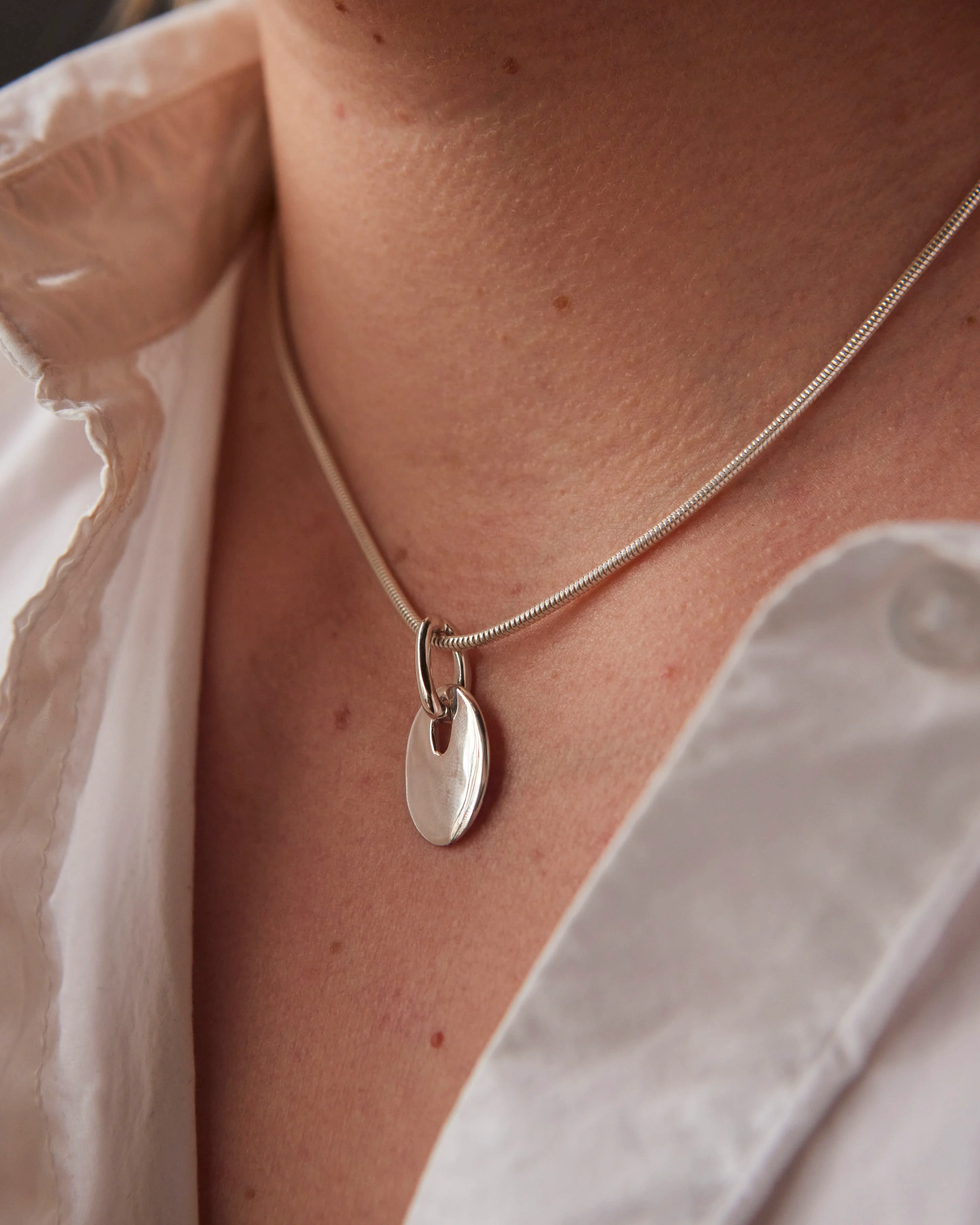 Hernan Herdez Medallón No.2 Necklace - Image 3