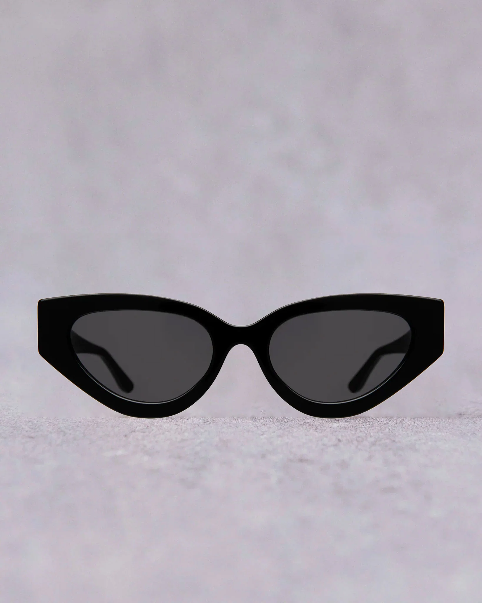 Illesteva Mary Lou Sunglasses, Black