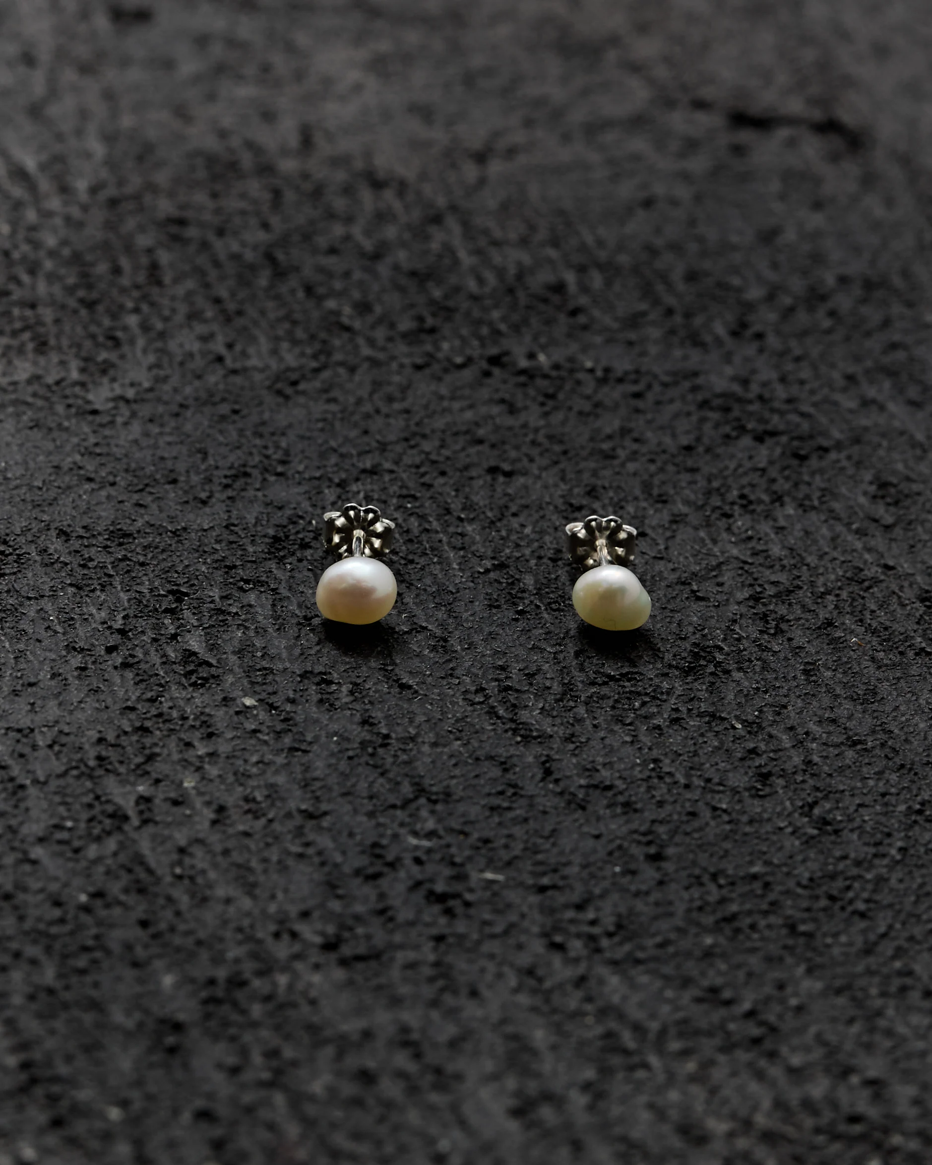 Kara Yoo Keshi Pearl Studs, 5mm - Image 2